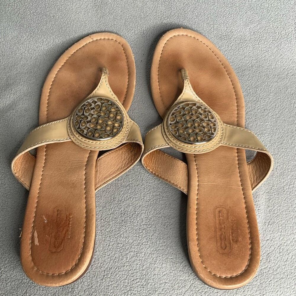 Coach Sena Brown Leather Medallion Flip Flop Sandals Women’s Size 9B